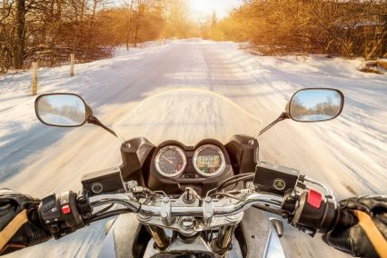 Motorozás télen? Íme néhány tipp, hogy biztonságos legyen mindez