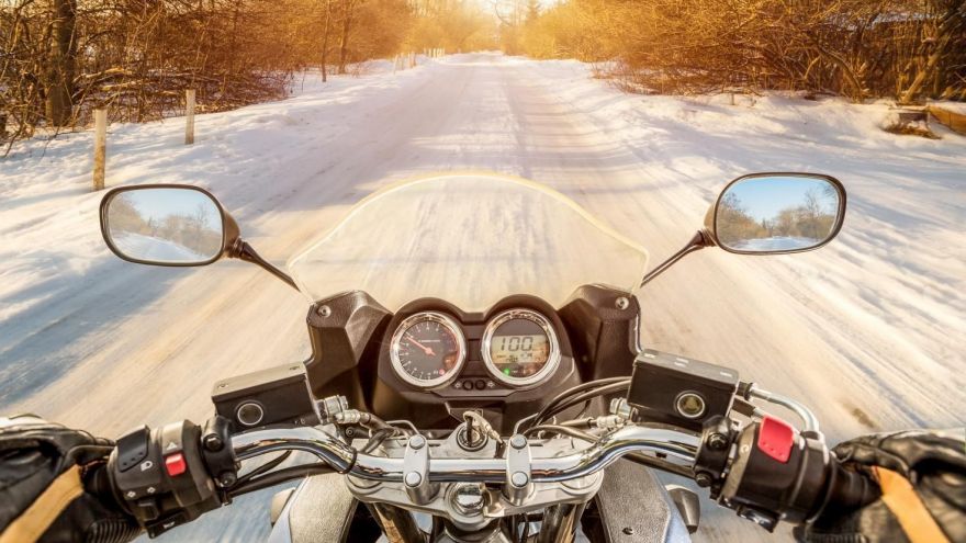 Motorozás télen? Íme néhány tipp, hogy biztonságos legyen mindez